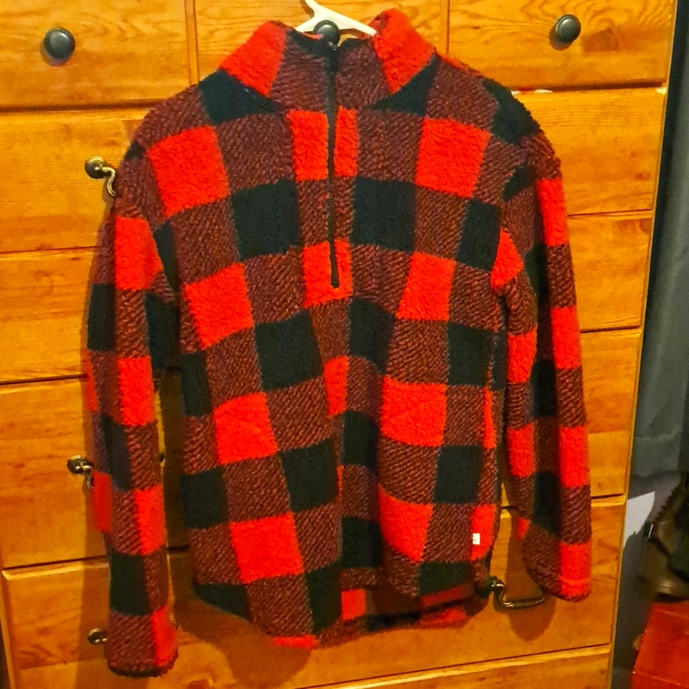 Buffalo plaid fleece pullover. Nwt